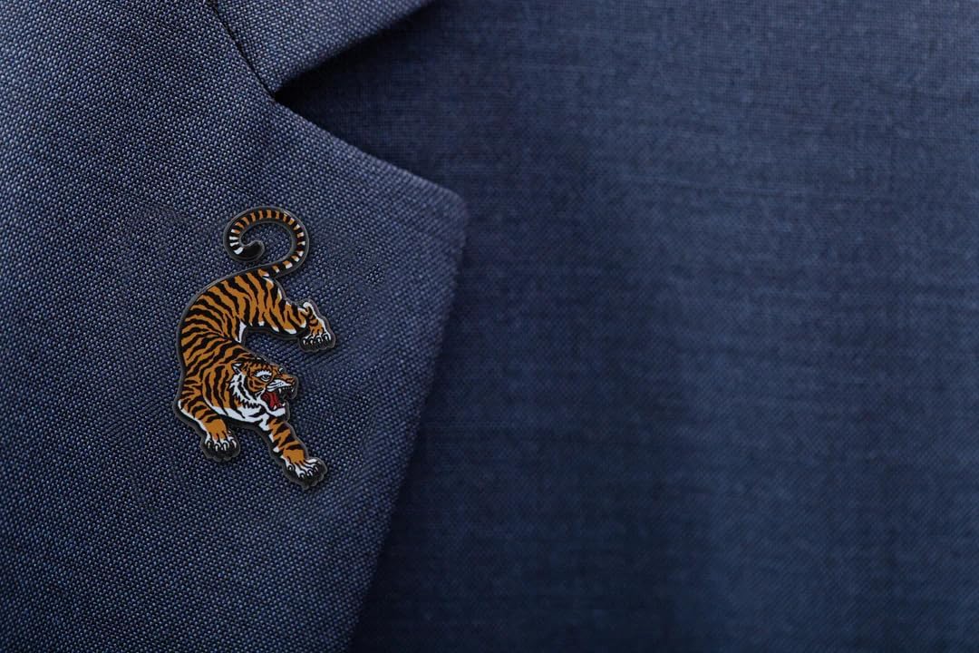 REAL SIC Siberian Tiger Pin - Premium Gold Plated Enamel Pins, Zoo Souvenir Animal Lapel Pin for Fitted Outfits, Made of Metal Tiger Brooch for Backpacks Jacket Hats, Ideal for Wildlife Enthusiasts